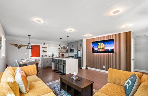 Oxon Hill Bed & Breakfast | Luxurious - MGM - 10 miles to national Mall!