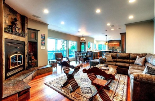 Eastsound House | Luxurious Mountaintop Retreat with Stunning Views