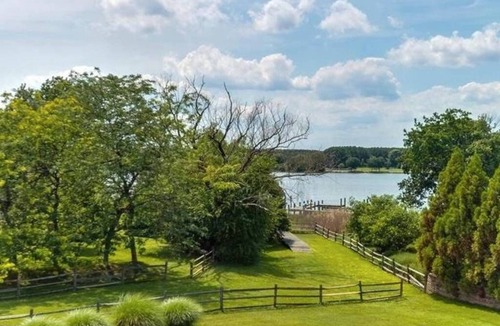Stevensville Villa | Luxurious Waterfront Kent Island Home 30 miles from Annapolis