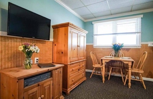 Block Island Apartment | Luxury 1BR Condo in Island Manor Resort