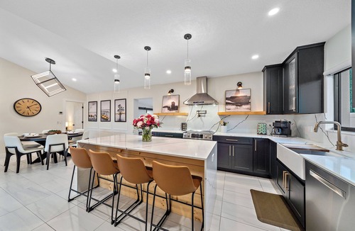 Arlington Park House | Luxury 3/3 with Heated Pool, Spa, & Putting Green!