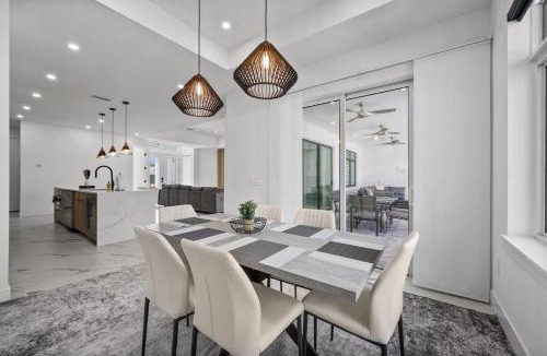Pebble Beach House | Luxury 3-bedroom Villa with Heated pool and spa