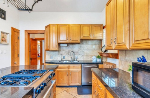 Lower Avenues House | Luxury 5BR Mansion 16ppl Walk to TSQ & DT SLC