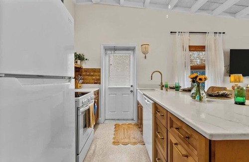 Indian Rocks Beach Cottage | Luxury Beach Bungalow | Walk to Dining & Sunset