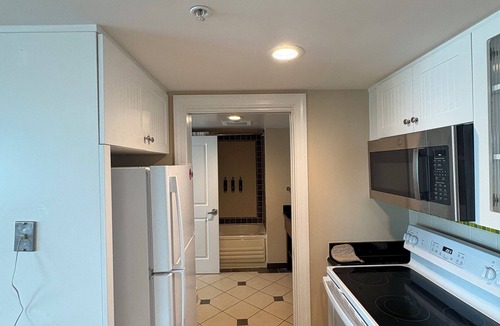 Northeast Virginia Beach Hotel | Luxury Beachfront Resort 1BR Suite w/Full Kitchen in VA Beach Sleeps 4+