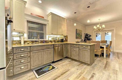 Ilexhurst House | Luxury beachside home with heated private pool - tranquil & close to everything