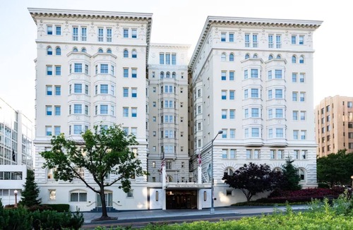 Kalorama Heights Hotel | Luxury Comfort & Elegant Style in Grand Suite Steps Away from Dupont Circle