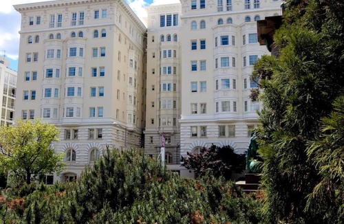 Kalorama Heights Hotel | Luxury Comfort & Elegant Style in Grand Suite Steps Away from Dupont Circle