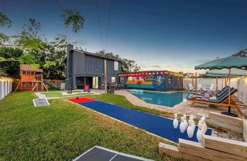 Clearwater House | Luxury Escape 5BR Pool HotTub Game Room FirePit