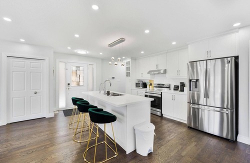 Kitchener House | Luxury Estate+Renovated 5 BD+65"