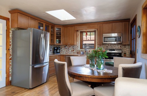 South Capitol House | Luxury Historic Home/Gardens/Walk to Town/Hot Tub/4 BR/2 Baths