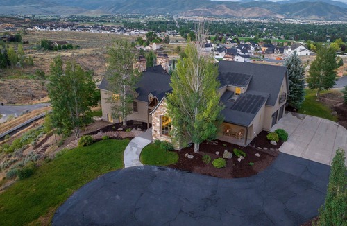 Park City Villa | Luxury Home | Near Park City | Sleeps 12 | Sauna | Theatre