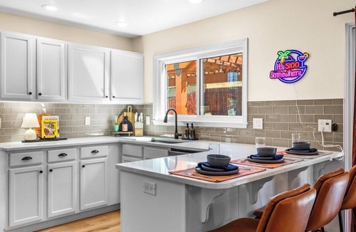 Southeast Boise House | Luxury! Hot Tub Sauna Miniputt GameRoom Pets