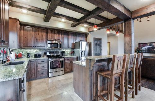 Indian Point House | Luxury Lakefront Villa Lazy River HUGE POOL Kayaks 2Mi to SDCity