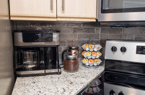 Hollister Condo | Luxury Lakeview 2 BR Condo w/Table Rock Lake View