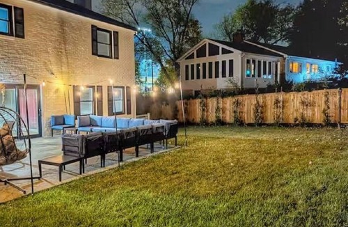 Seminary Hill House | Luxury Movie Theater Home 10 mins to Washington DC