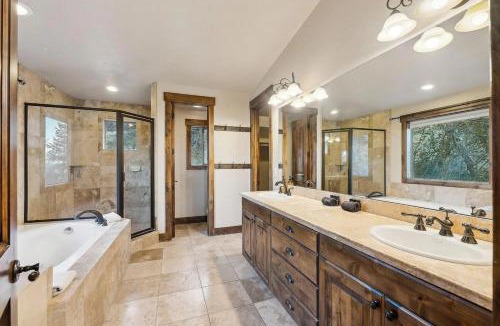 Summit Park Apartment | Luxury Park City Mountain Home Sleeps 14 with Hot Tub and Mountain Views