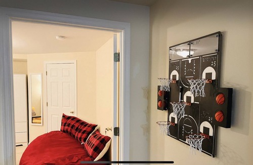 Lake Arbor House | Luxury private basement “King & Queen” bedrooms, near Stadium,DC & Metro at MD