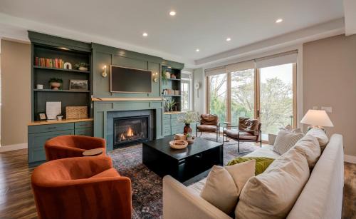 North Beacon Hill House | Luxury Seattle Retreat with Views and Bonus Suite