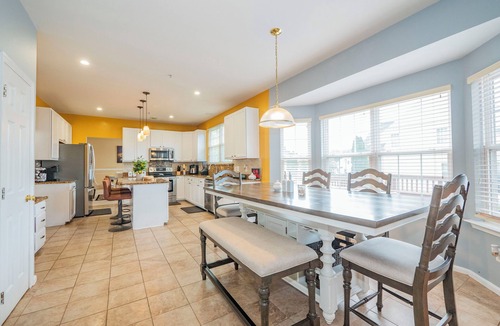 Montpelier House | Luxury & Spacious 5 BRS Near DC and Metro Station with Free Parking