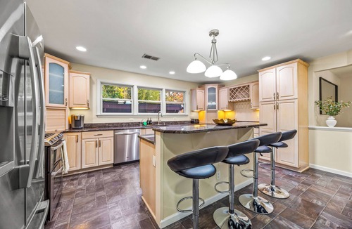 Alexandria West House | Luxury Spacious Alexandria Home Minutes to Washington D.C.