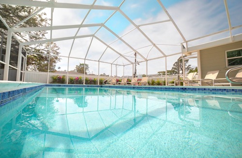 Ringling Park House | Luxury Sports Vacation Pool House-Downtown Sarasota-Pickleball/Volley/Basketball