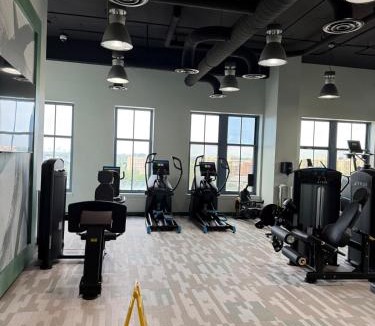 Aurora Highlands Apartment | Luxury Stay-Free Parking-Amazon HQ-Nearby DC-Wifi-Pool-Gym