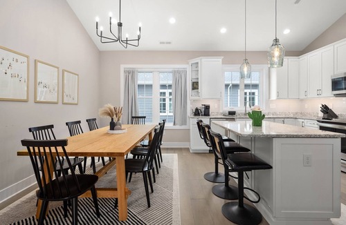 Caine Woods House | Luxury Town Home with Pool