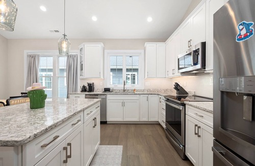 Caine Woods House | Luxury Town Home with Pool