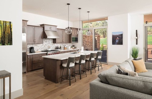 West Sedona Villa | Luxury Townhome - Exclusive guest access to a members-only golf club and resort amenities.