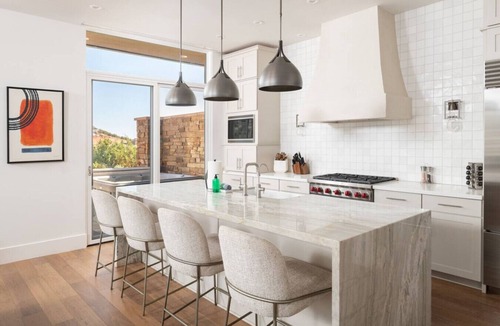 West Sedona Villa | Luxury Townhome - Exclusive guest access to a members-only golf club, pool, and resort amenities!