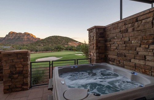 West Sedona Villa | Luxury Townhome - Exclusive guest access to a members-only golf club, pool, and resort amenities!