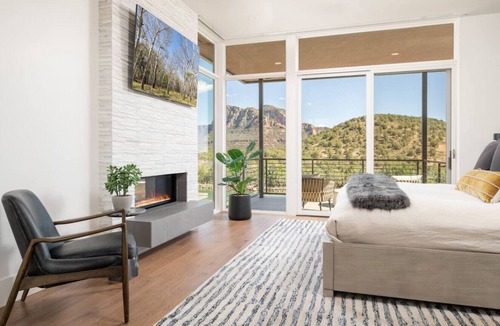West Sedona Villa | Luxury Townhome - Exclusive guest access to a members-only golf club, pool, and resort amenities!