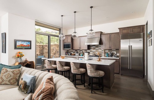 West Sedona Villa | Luxury Townhome - Exclusive guest access to a members-only golf club, pool, and resort amenities!