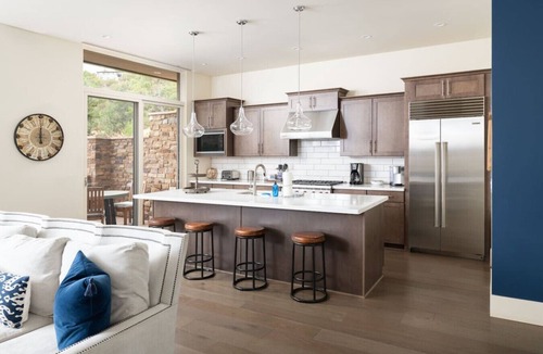 West Sedona Villa | Luxury Townhome - Exclusive guest access to a members-only golf club, pool, and resort amenities!