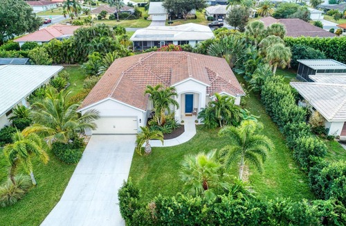 Laurel House | Luxury Vacation home in Nokomis, near the beaches & Golf