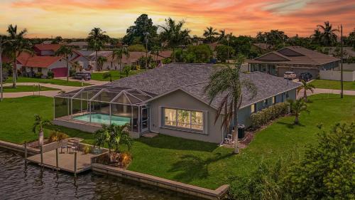 Pelican House | Luxury Villa on Freshwater Lake with Heated Pool Villa Mohave Lake Roelens Vacations