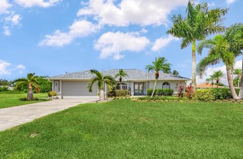 Pelican House | Luxury Villa on Freshwater Lake with Heated Pool Villa Mohave Lake Roelens Vacations
