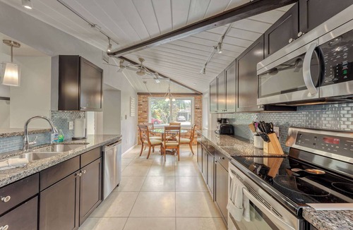 Poinsettia Heights House | LVS Casa DelMar- Outdoor Oasis & Heated Pool 5 Min 2 Beach