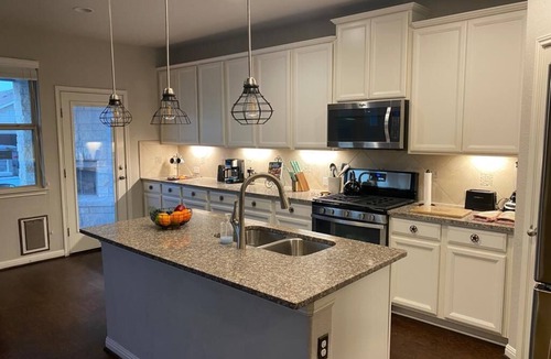San Antonio Villa | Lxry 4 BR, Pool/Hot Tub, Huge Backyard, near Seaworld/Six Flags (Tal.)
