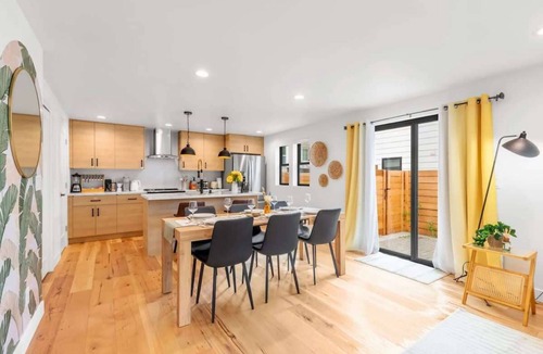 Harrison/Denny-Blaine House | Madison Valley New Built 2B-2,5B Luxe Retreat