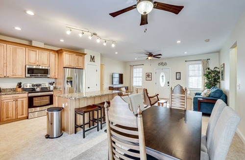 The Plains House | Magic Mountain Retreat, King Bed, Near Wineries, Horse Events and Dining