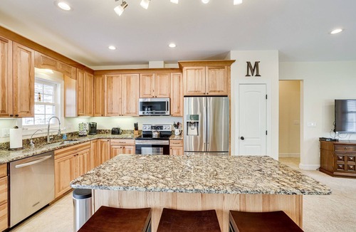 The Plains House | Magic Mountain Retreat, King Bed, Near Wineries, Horse Events and Dining