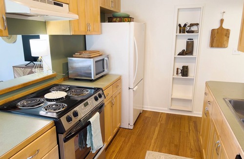 Lawton Park House | Magnolia Garden Cottage - a tranquil retreat surrounded by gardens