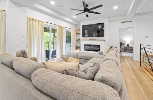 Indian Point House | Maia House – Luxury Waterfront Retreat w/Resort Amenities