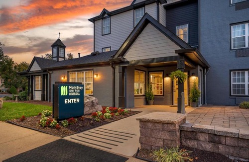 Potomac Falls Hotel | MainStay Suites Sterling near Dulles Town Center