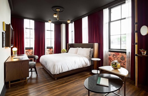 Riverside Hotel | Making The Best Memories Along The Way! 4 Great Units, Bar, Near The Opera House