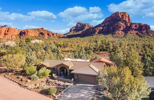 Sedona Villa | Mammoth Rock Oasis Villa-Hot Tub & Free Pets