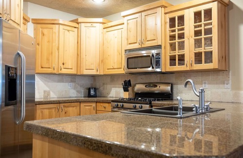 Downtown Park City Condo | Managed by Park City Lodging-Steps to Town Lift and Main Street; Private Hot Tub