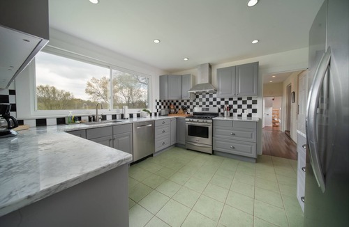 Blue Ridge House | Maple Hill Farm within minutes of Vineyards, Wedding Venues and Horse Stables